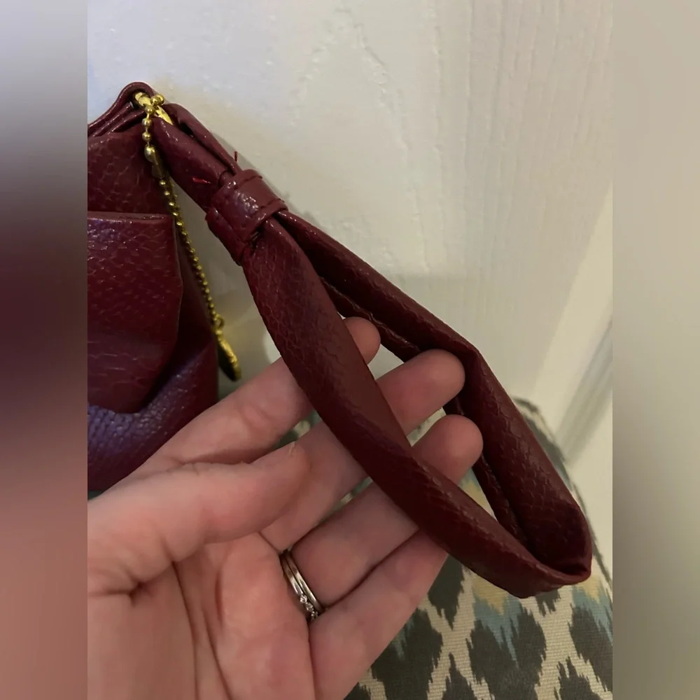 NWOT Big Buddha burgundy faux croc wristlet purse with bow - Picture 3 of 5